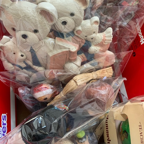 $8 for 3 kNic-knac bags of used toys/decor & more excellent 4 resellers - Picture 10 of 16